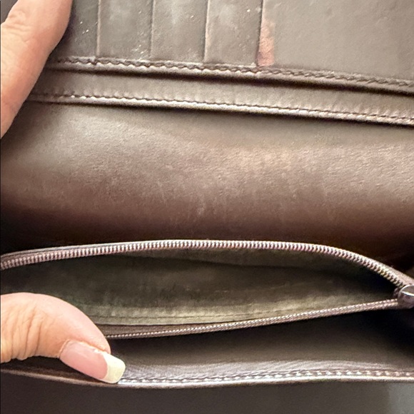 Gucci Women's Taupe Embossed Wallet - Picture 6 of 9